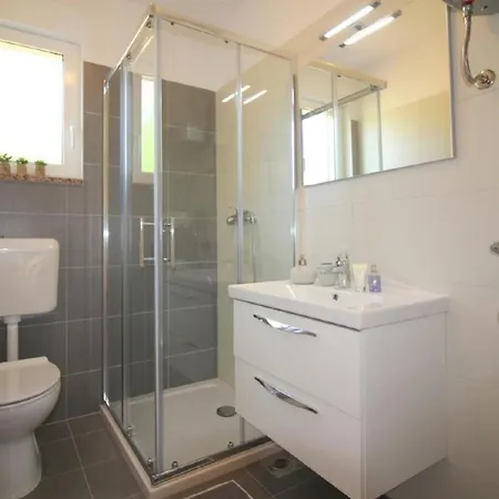 Vakantiehuis Lorena Mit Salzwasser-pool Und Garten In