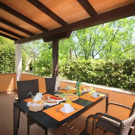 Lorena Mit Salzwasser-pool Und Garten In Vakantiehuis Poreč