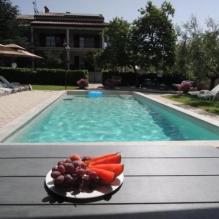 Lorena Mit Salzwasser-pool Und Garten In * ポレッチ