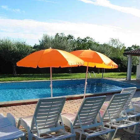 Lorena Mit Salzwasser-pool Und Garten In ポレッチ